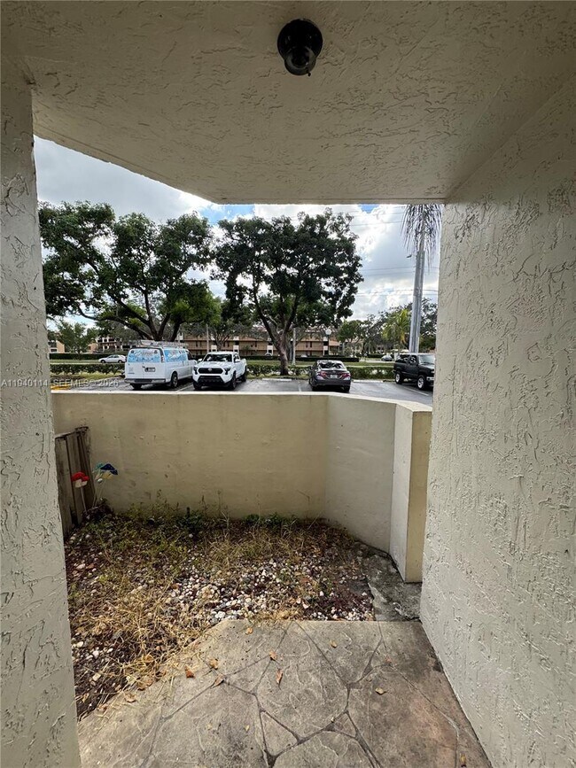 Building Photo - 5595 Courtyard Dr