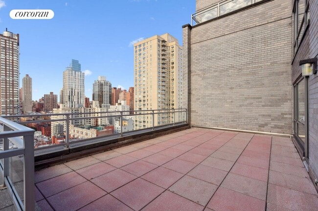 Building Photo - 501 E 87th St