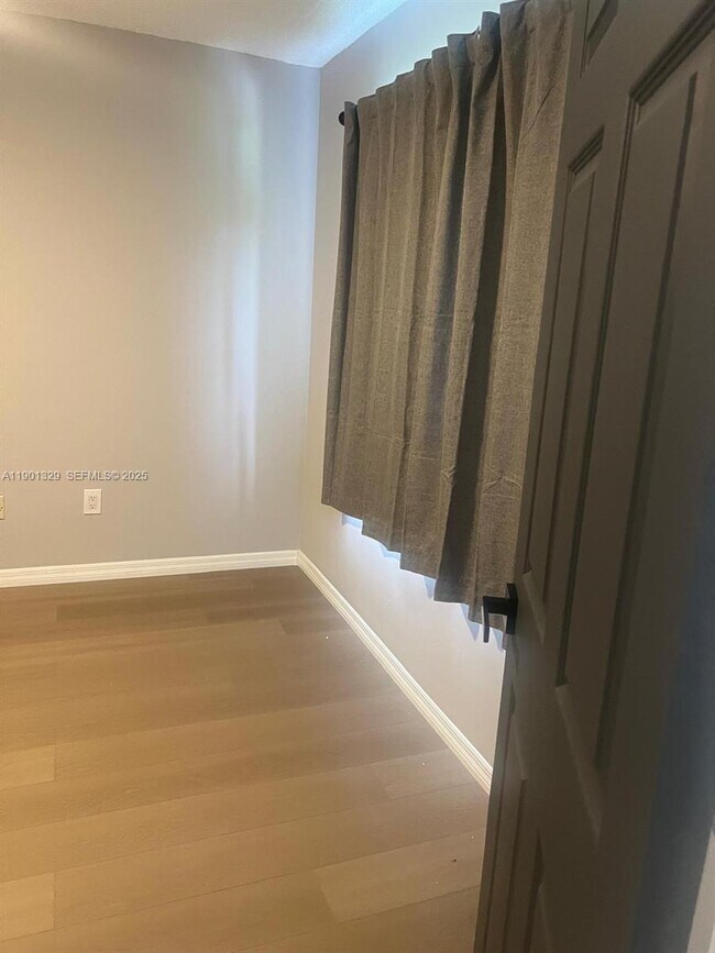 Building Photo - 438 NE 210th Cir Terrace