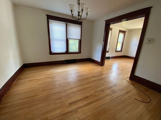 Building Photo - 304 6th Ave NW