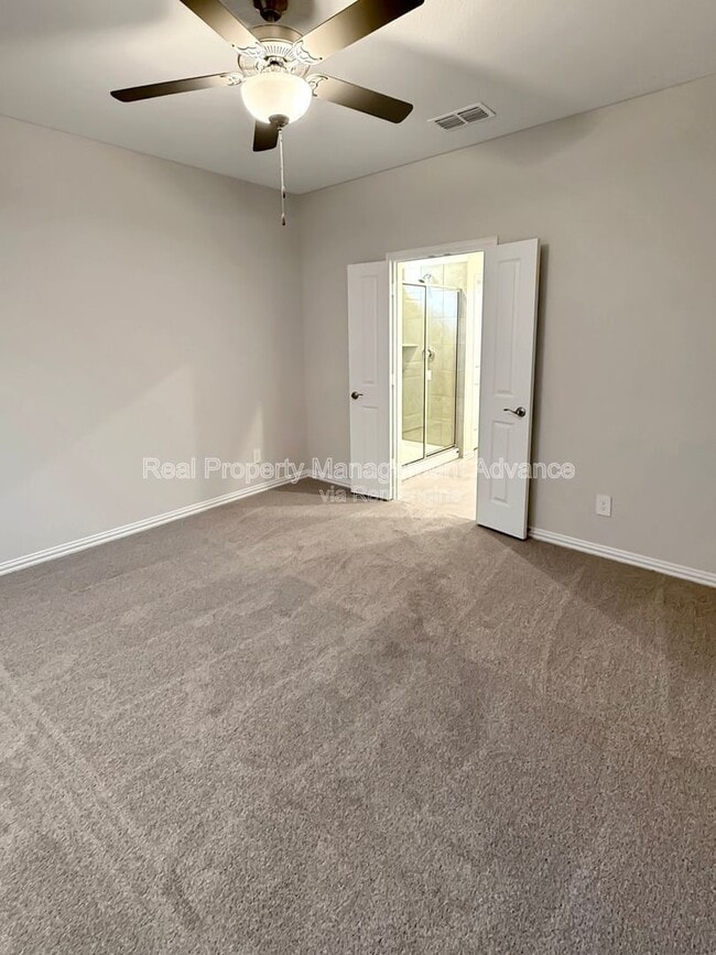 Building Photo - 614 Clover Crk Dr