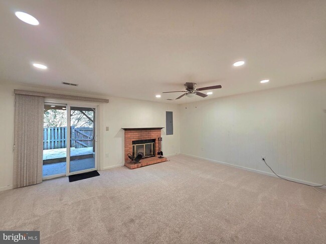 Building Photo - 5939 Heatherwood Ct