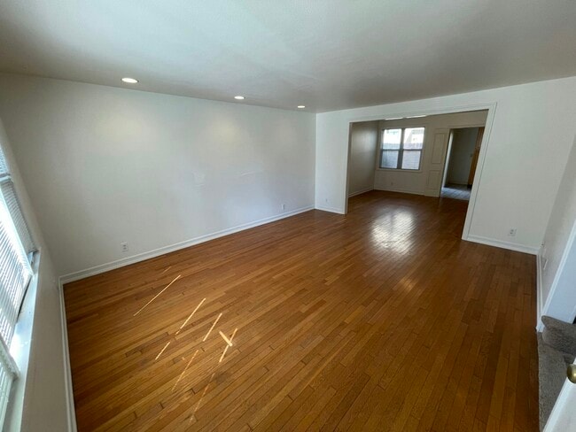 Building Photo - 454 Olive St