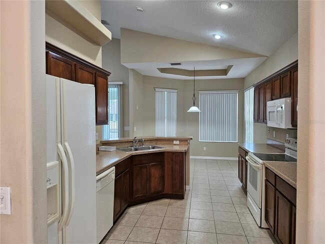 Building Photo - 21 Raintree Cir