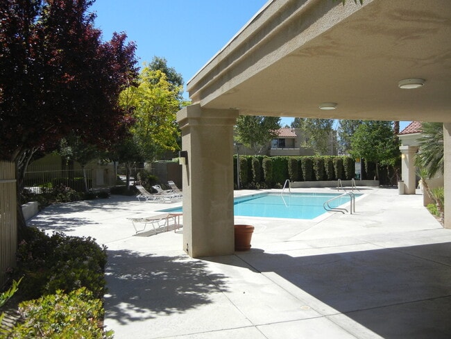 Building Photo - West Lancaster Condo in Pine Creek Village...