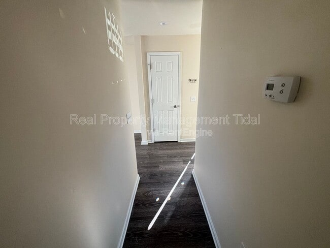 Building Photo - 459 Charter Oak Dr