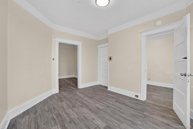 Building Photo - 52 Groshon Ave