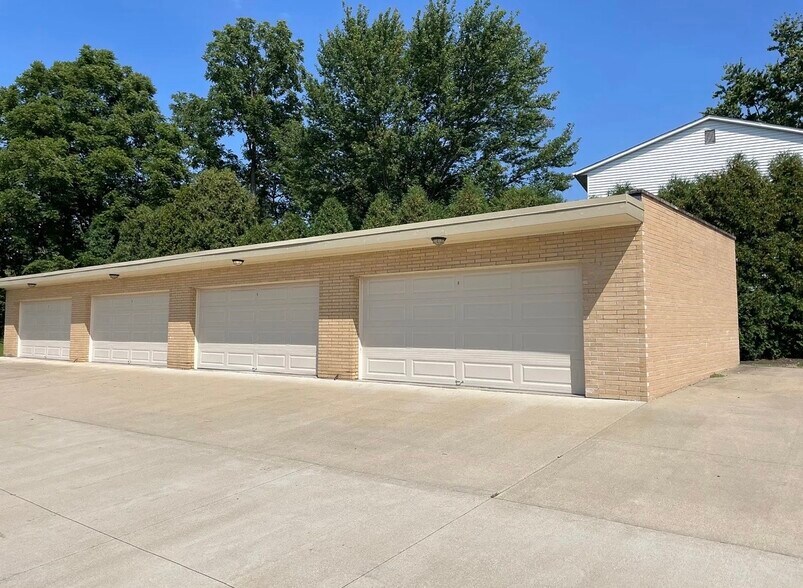 Building Photo - 8396 N Akins Rd