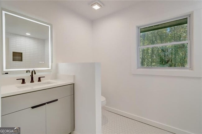 Building Photo - 3202 Kingsdale Dr SW