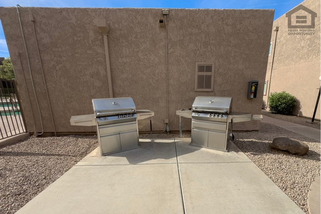 Building Photo - 2Bed/2Bath Condo at Thomas Rd/56th St! Ready for Immediate Move-In!