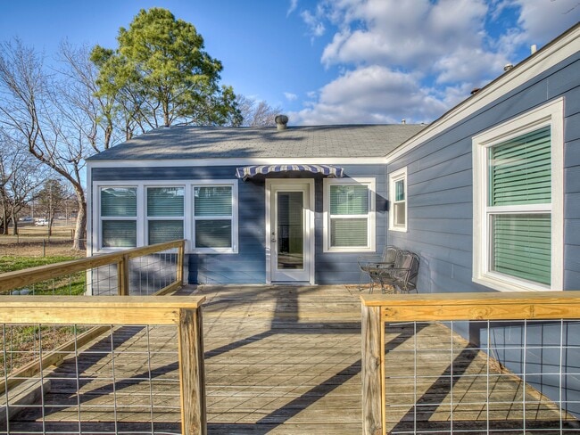 Building Photo - 458 S Indianapolis Ave