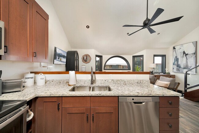 Building Photo - 280 Mahoney Dr