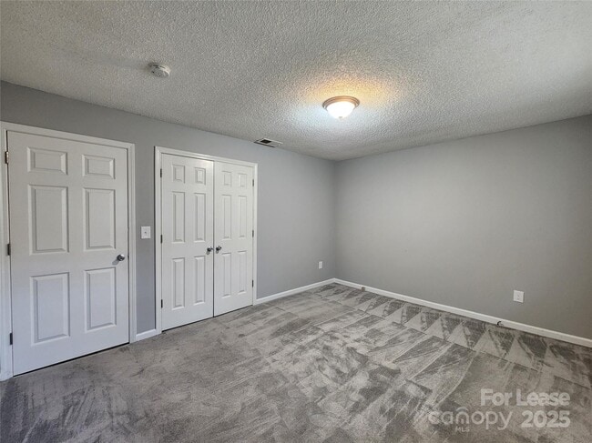 Building Photo - 4633 Club View Dr