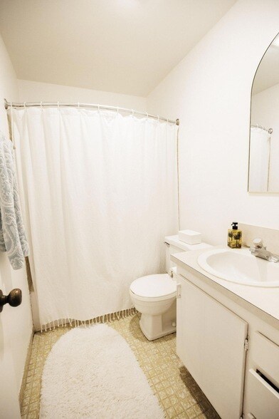 Building Photo - 2403 Lowson Blvd