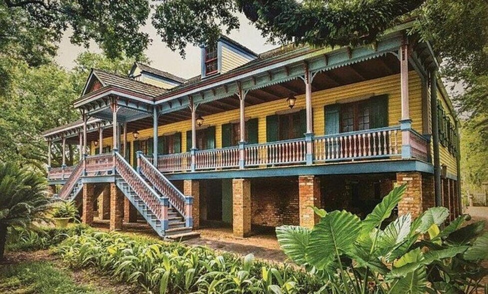 Building Photo - 201 Magazine St