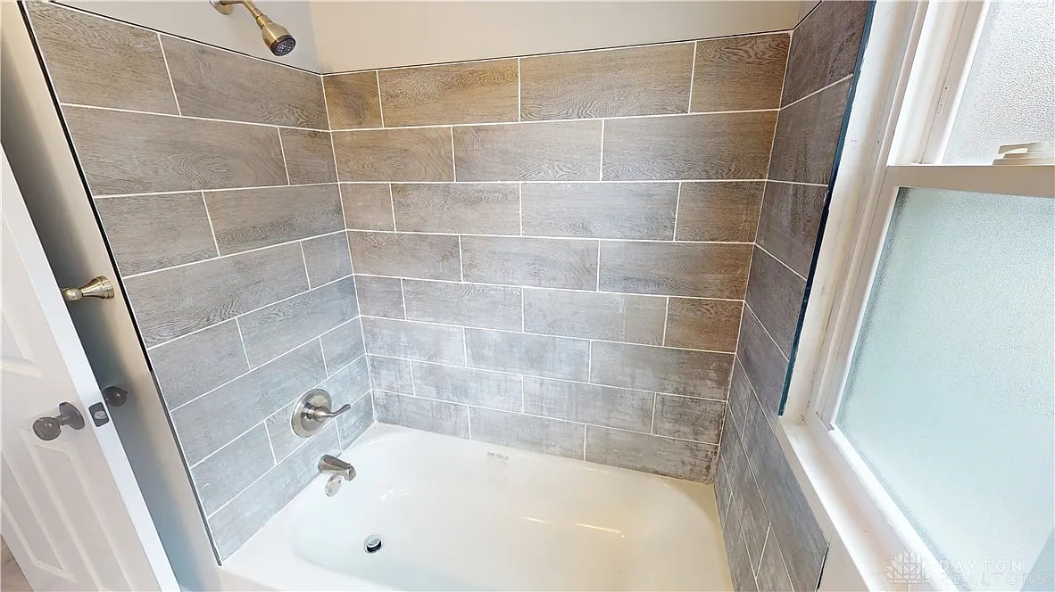 Full Bath & Shower 2 - 2228 Wayne Ave