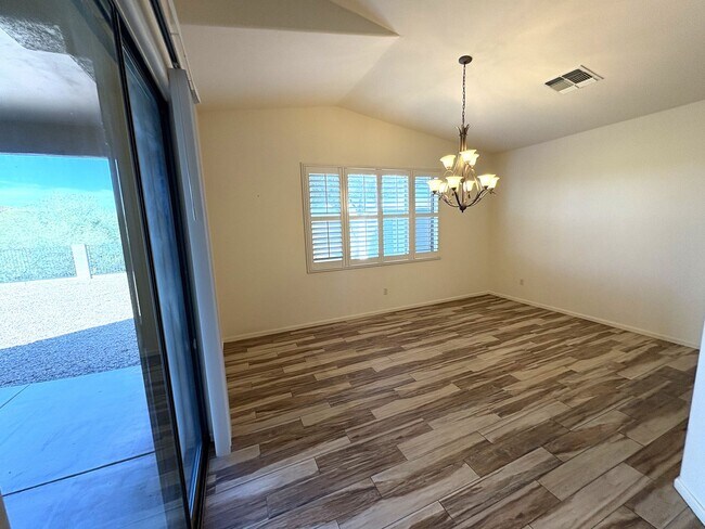 Building Photo - Loma Alta Estates Vail School District