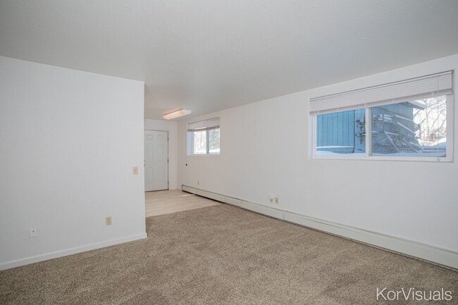 Building Photo - 1 BD, 1 BA Apartment Nestled Back on a Cul-de-Sac