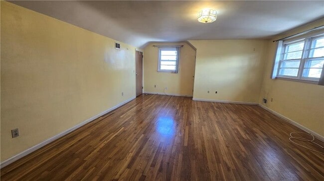 Building Photo - 7 Eliza St