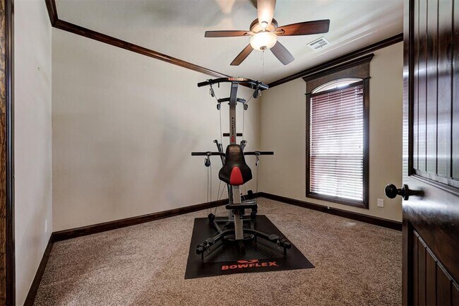 Building Photo - 22090 White Pine Cir