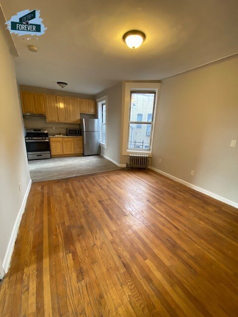 Building Photo - 335 E 34th St