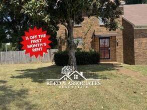 Building Photo - 2 Bedroom Townhome in Southeast Area