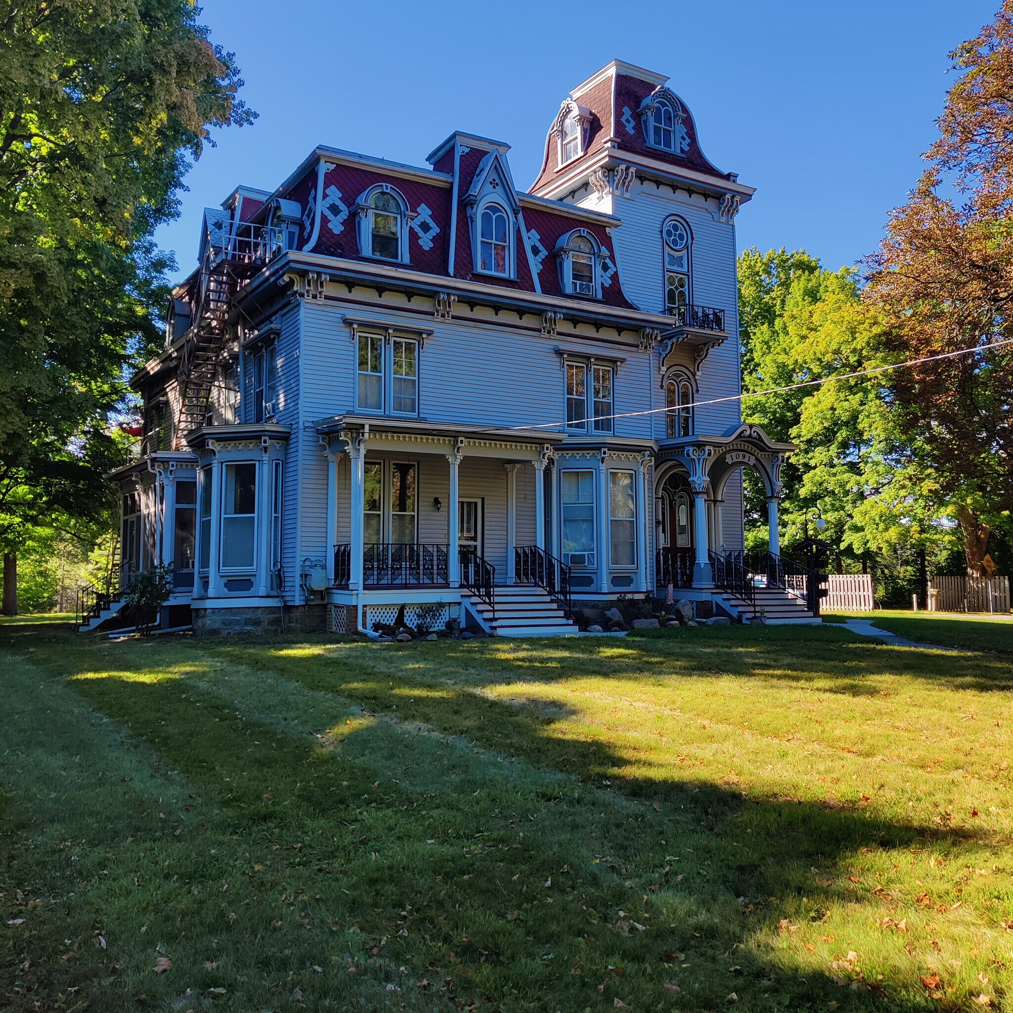 Building Photo - 1091 Pine St