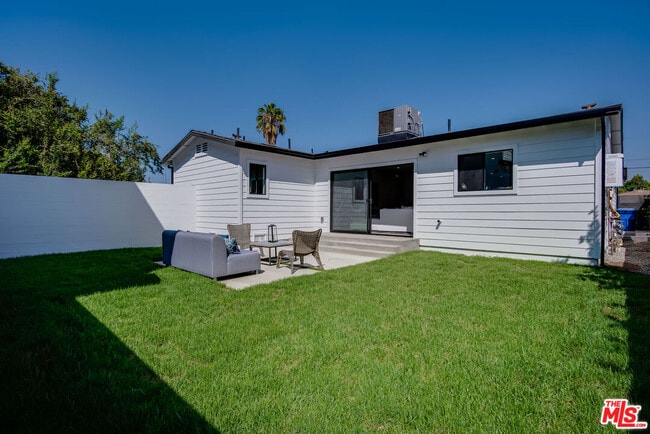 Building Photo - 13026 Calvert St