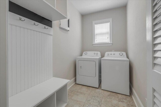 Building Photo - 2776 Palafox Ln