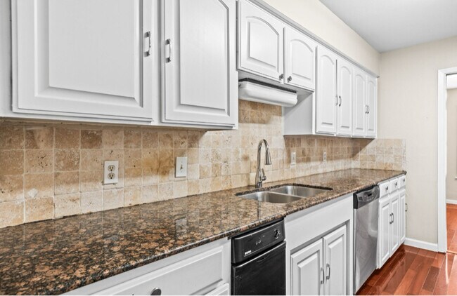 Building Photo - 11 Rock Creek Dr