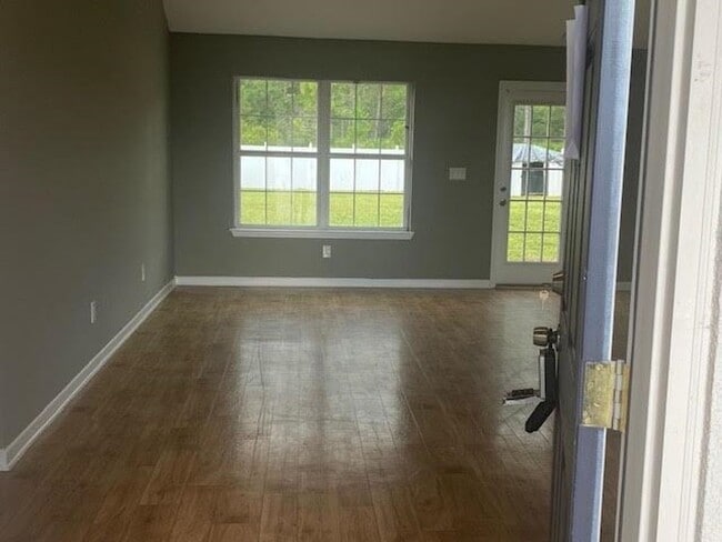 Building Photo - 4 Bed 2 Bath New Fenced in Yard In Kingsla...