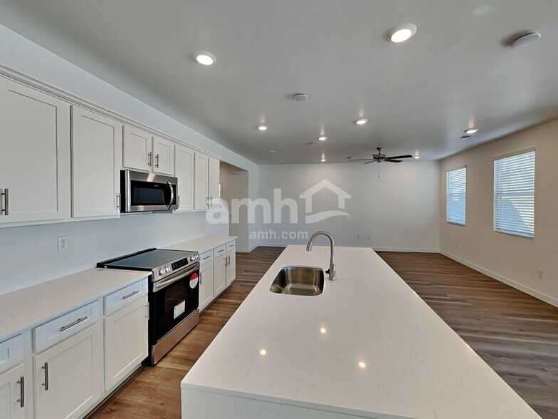 Building Photo - 6537 E Paseo Alga