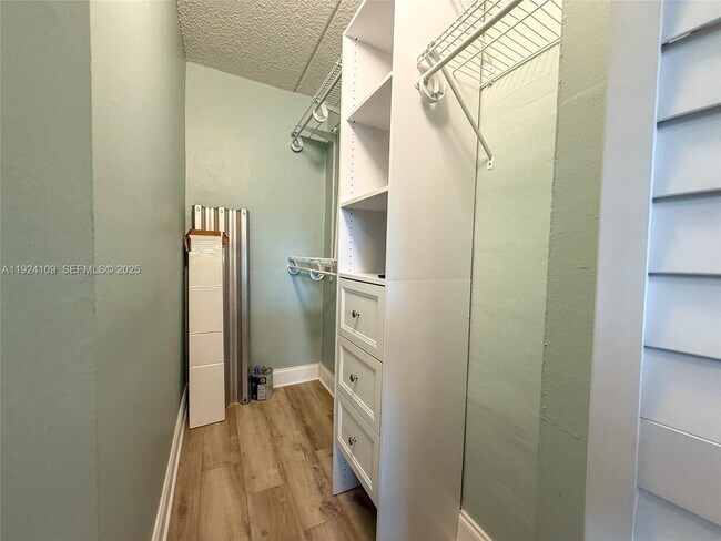 Building Photo - 3211 SW 44th St