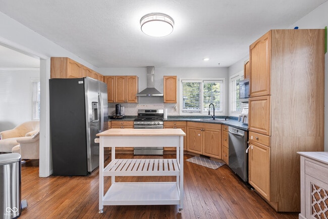 Building Photo - 1108 E 106th St