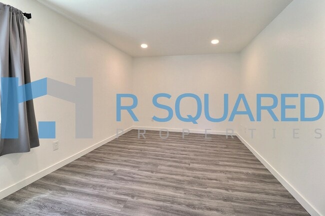 Building Photo - 12117 NE Bel Red Rd