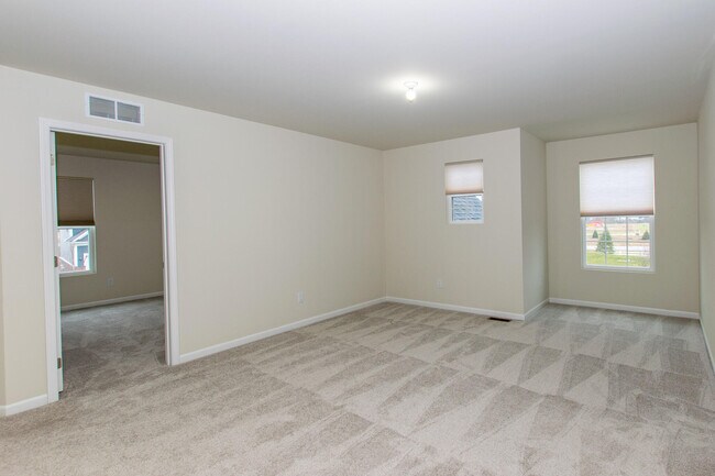 Building Photo - 717 Risdon Trail S