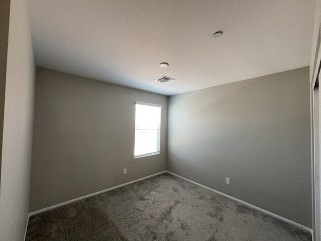 Building Photo - Stunning 3-Bed Oasis in North Las Vegas with Granite Countertops & Spacious Living!