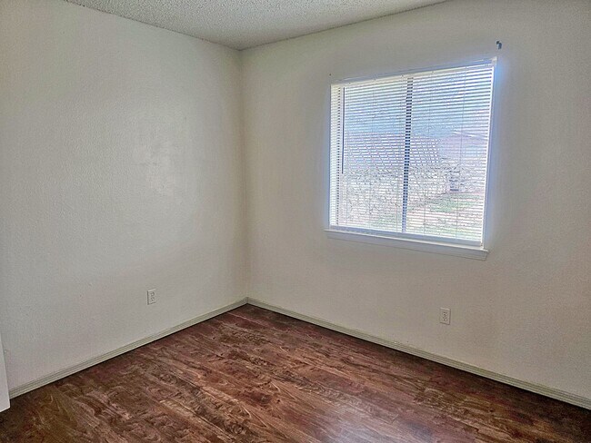 Building Photo - Great move in ready home close to Ft. Bliss