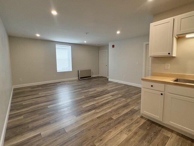 Building Photo - 37 Cottage St