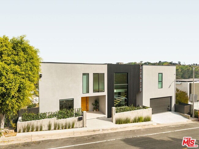 Building Photo - 2422 Apollo Dr