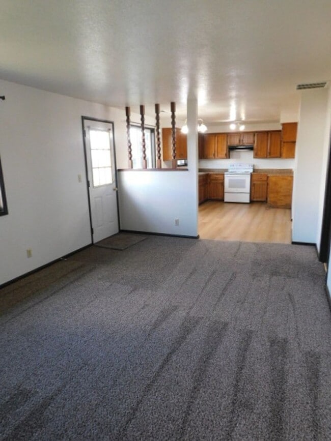 Building Photo - 3Bd/2Ba Single Story House - For viewing!