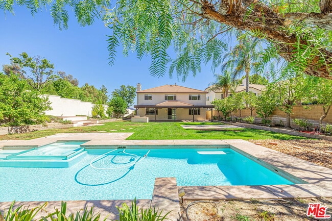 Building Photo - 25755 Hood Way