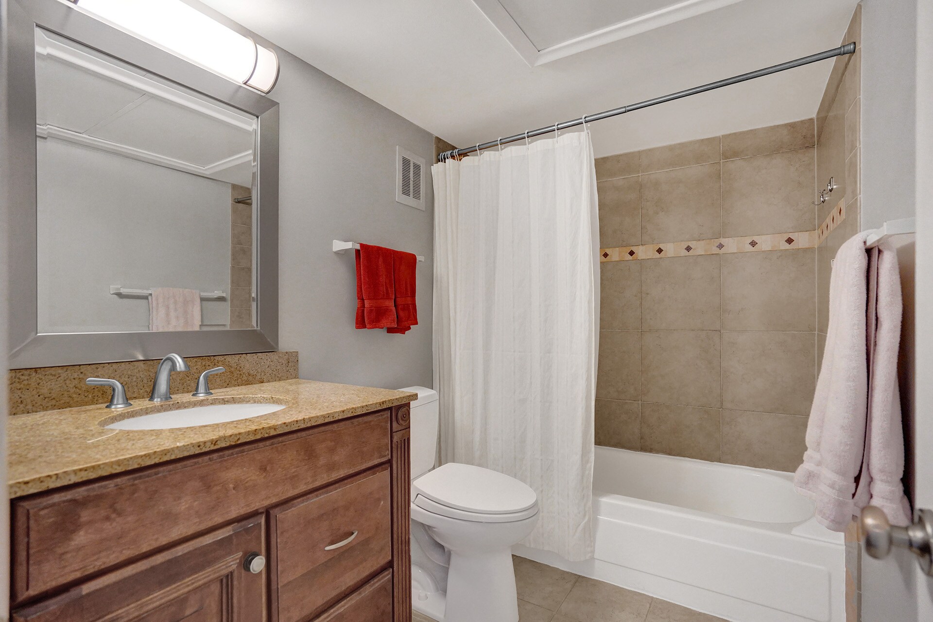 Building Photo - 12 NE 20th Ct