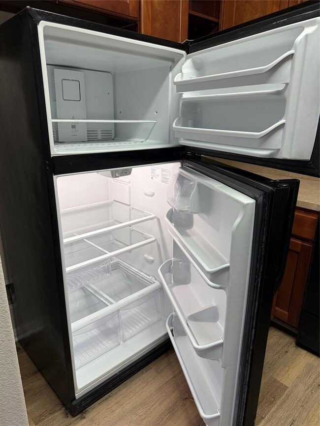 Building Photo - 334 TX-332 Loop