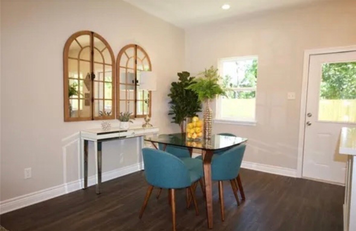 Building Photo - 210 Garrotsville St