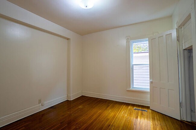 Building Photo - Available 7/1/26 Charming First Floor Apar...