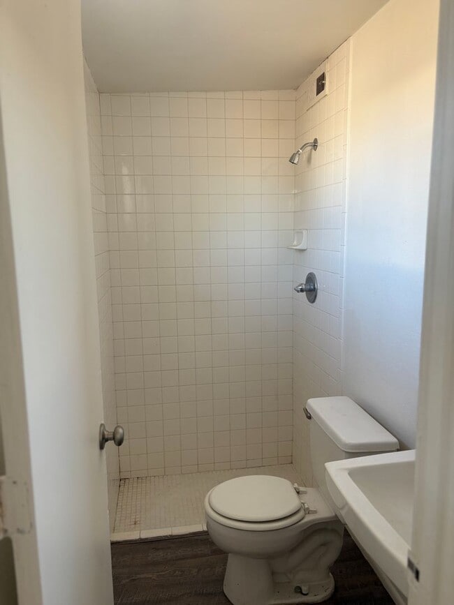 Building Photo - Classic Eastside 3/2 SFR - Move In Special!!!