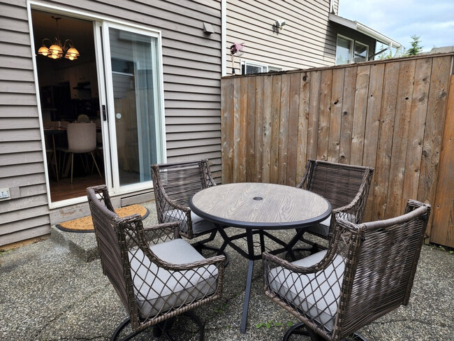 Building Photo - 15904 Admiralty Way