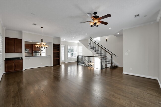 Building Photo - 3324 Chenevert St