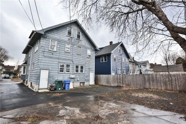 Building Photo - 506-508-508 Melville St